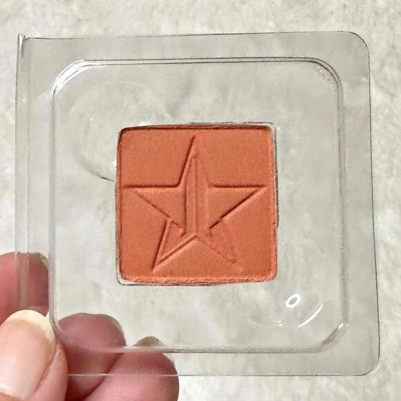 NIB Jeffree Star Pressed Pigment Artistry Single in Tongue Pop 1.5g - Picture 3 of 6